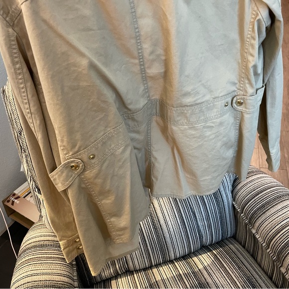 J.Crew women’s snap front khaki twill jacket 3x. Would fit a 2x-3x! - Picture 4 of 7